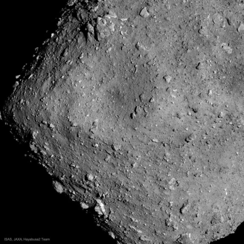 Black and White image of the asteroid Ryugu's rubble pile